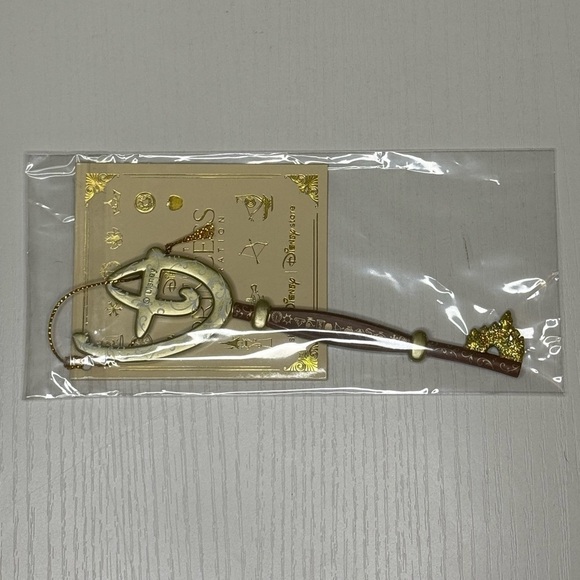 Disney Store Ultimate Princess Celebration 2021 Collectible Key Limited Edition - Picture 5 of 6